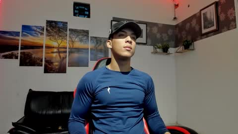 noah_flynn1 online show from February 27, 9:43 am