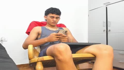 noah_jones41 online show from September 28, 2:31 am