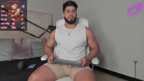 Snapshot of noahcrux chatting on February 27, 2:10 pm Noah online show from February 27, 2:10 pm