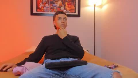 noahh_sky online show from March 30, 3:40 am