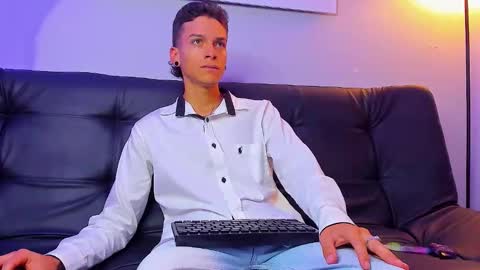 noahh_sky online show from April 29, 3:44 am