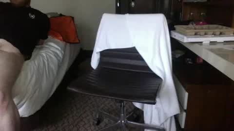 nolongerlooking online show from December 5, 9:39 am