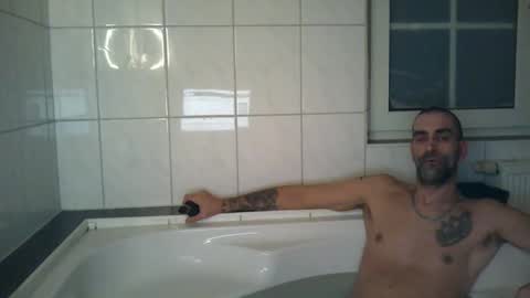 not4one online show from February 4, 11:16 pm