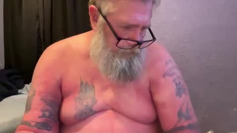 olderguyplayin online show from April 25, 9:12 am