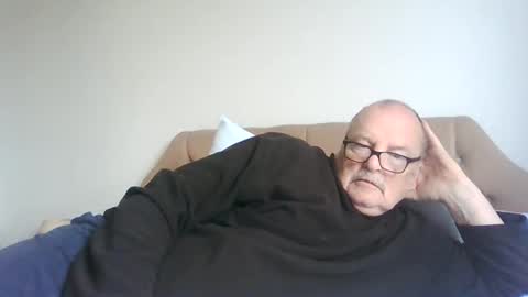 Snapshot of oldfkr69 chatting on October 15, 9:50 am oldfkr69 online show from October 15, 9:50 am