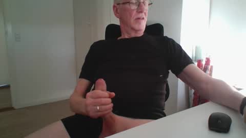 oldth online show from February 3, 11:37 am