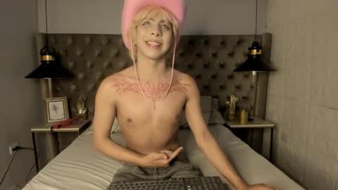 oliiverr22 online show from November 5, 8:22 pm