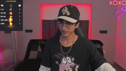 Snapshot of oliver_fast_ chatting on February 27, 12:45 pm Oliver fast online show from February 27, 12:45 pm