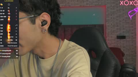 Snapshot of oliver_fast_ chatting on December 26, 6:19 am Oliver fast online show from December 26, 6:19 am