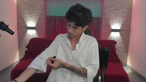 Snapshot of oliver_fast_ chatting on December 17, 2:00 pm Oliver fast online show from December 17, 2:00 pm