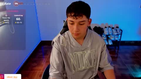 Snapshot of oliver_kyy chatting on October 10, 6:56 pm oliveeer online show from October 10, 6:56 pm