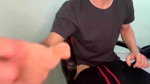 Snapshot of oliver_rev chatting on December 28, 2:22 pm Oliver online show from December 28, 2:22 pm