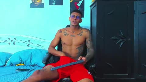 oliver_smith_2 online show from May 26, 4:03 pm