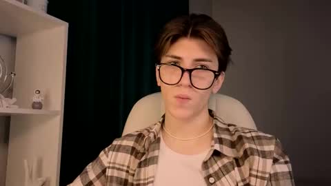 Snapshot of oliver_starboy chatting on September 22, 4:34 am Oliver online show from September 22, 4:34 am