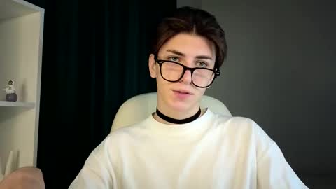 Snapshot of oliver_starboy chatting on September 23, 4:45 am Oliver online show from September 23, 4:45 am