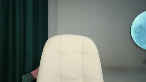 Snapshot of oliver_starboy chatting on September 19, 7:53 am Oliver online show from September 19, 7:53 am