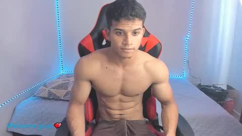 Snapshot of oliver_thompsson chatting on December 9, 7:24 pm oliver thompsson online show from December 9, 7:24 pm
