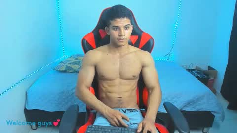 Snapshot of oliver_thompsson chatting on February 2, 1:45 am oliver thompsson online show from February 2, 1:45 am