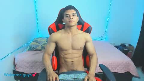 Snapshot of oliver_thompsson chatting on March 10, 12:51 am oliver thompsson online show from March 10, 12:51 am