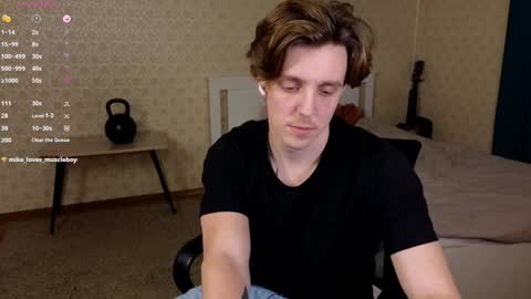 Snapshot of oliver_travis chatting on December 16, 12:37 am Oliver Evans online show from December 16, 12:37 am