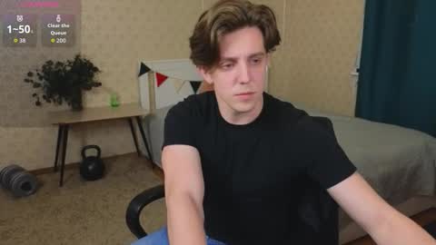 Snapshot of oliver_travis chatting on October 6, 12:26 am Oliver Evans online show from October 6, 12:26 am