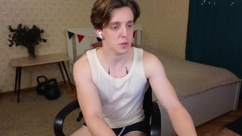 Snapshot of oliver_travis chatting on February 2, 1:34 am Oliver Evans online show from February 2, 1:34 am