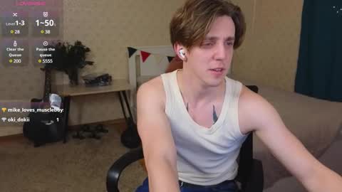 Snapshot of oliver_travis chatting on February 28, 12:32 am Oliver Evans online show from February 28, 12:32 am
