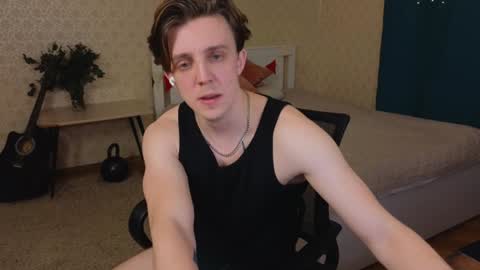 Snapshot of oliver_travis chatting on February 9, 12:40 am Oliver Evans online show from February 9, 12:40 am