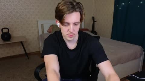 Snapshot of oliver_travis chatting on December 19, 12:02 am Oliver Evans online show from December 19, 12:02 am