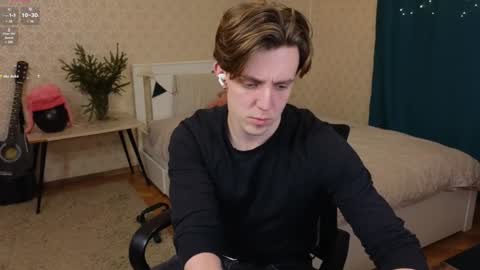 Snapshot of oliver_travis chatting on January 11, 12:12 am Oliver Evans online show from January 11, 12:12 am