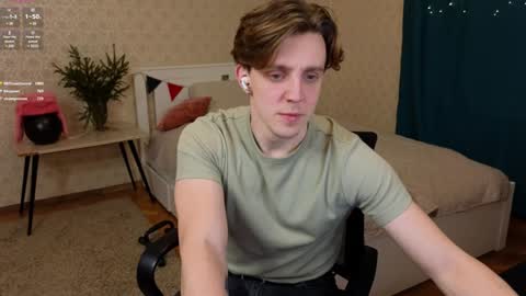 Snapshot of oliver_travis chatting on January 10, 2:25 am Oliver Evans online show from January 10, 2:25 am