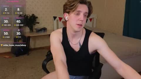 Snapshot of oliver_travis chatting on February 23, 9:58 pm Oliver Evans online show from February 23, 9:58 pm