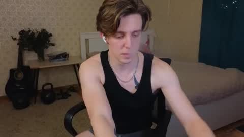 Snapshot of oliver_travis chatting on February 18, 12:15 am Oliver Evans online show from February 18, 12:15 am