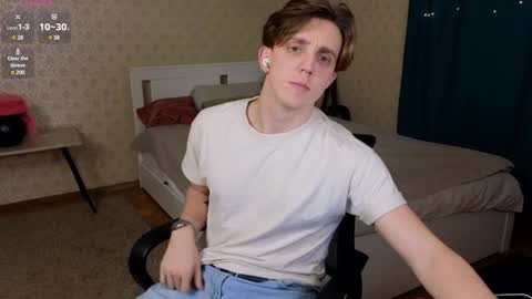 Snapshot of oliver_travis chatting on December 24, 11:55 pm Oliver Evans online show from December 24, 11:55 pm
