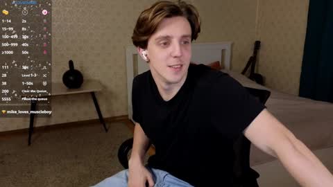 Snapshot of oliver_travis chatting on December 10, 11:53 pm Oliver Evans online show from December 10, 11:53 pm