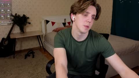 Snapshot of oliver_travis chatting on January 25, 12:17 am Oliver Evans online show from January 25, 12:17 am