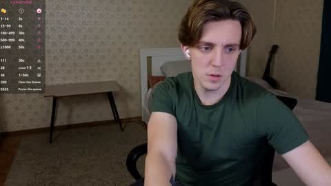 Snapshot of oliver_travis chatting on December 6, 1:07 am Oliver Evans online show from December 6, 1:07 am