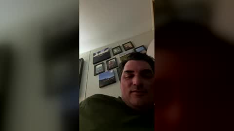 oliverclothesoff1211 online show from March 29, 1:50 am