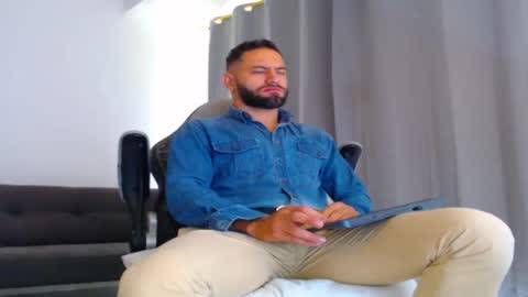 oliver online show from December 1, 1:47 pm