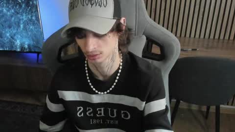 oliverrgroove online show from April 16, 12:38 pm