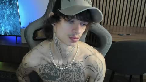 oliverrgroove online show from April 15, 1:22 pm