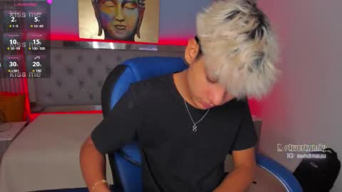 Oliver online show from November 12, 7:52 pm