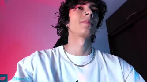 Snapshot of olliver___y chatting on February 23, 4:44 am online show from February 23, 4:44 am