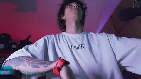 Snapshot of olliver___y chatting on September 11, 6:01 am online show from September 11, 6:01 am