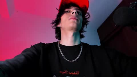 Snapshot of olliver___y chatting on January 21, 4:11 am online show from January 21, 4:11 am