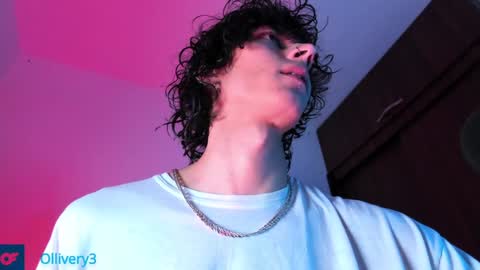 Snapshot of olliver___y chatting on December 22, 5:01 am online show from December 22, 5:01 am