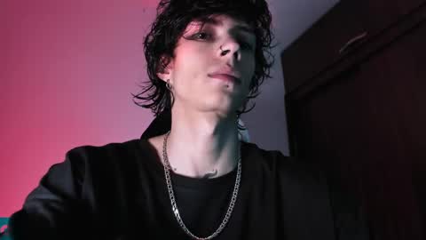 Snapshot of olliver___y chatting on March 1, 5:42 am online show from March 1, 5:42 am
