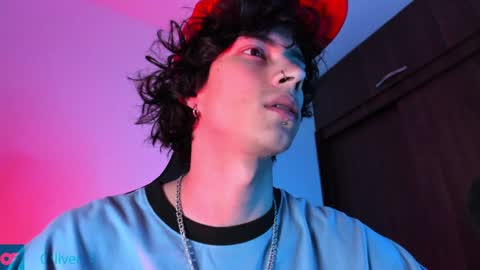 Snapshot of olliver___y chatting on January 5, 3:11 am online show from January 5, 3:11 am