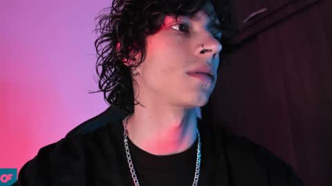 Snapshot of olliver___y chatting on December 15, 4:51 am online show from December 15, 4:51 am