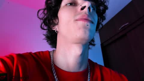 Snapshot of olliver___y chatting on January 4, 4:23 am online show from January 4, 4:23 am